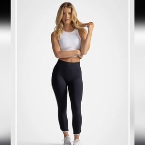 KYODAN | Women's Black/White Compression Contour Tape High-Rise Capri Leggings